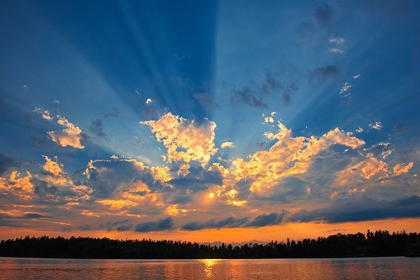 Canada-Manitoba-Whiteshell Provincial Park-Crepuscular rays over Star Lake